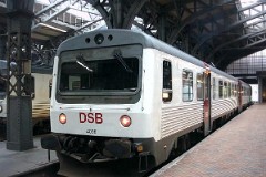 DSB MR 4036/MRD 4236 photographed at the railway station in Aarhus 20. December 2003.  The MRD class was purchased from 1981 to 1985 in a number of 97. The MR class was purchased from 1978 to 1985 in a number of 98. The first 30 of the MR class were built by Uerdingen in Germany, the rest of the MR class and all of the MRD class were built by Scandia in Denmark. Dieselhydraulic Deutz engine. 325 hp. Max speed 120 km/h - 75 mph. Length each unit 22 335 mm. Weight 34,5 metric tonnes. One trainset consists of two units. Renovated in 1995 - 1997. Increased max. speed to 130 km/h - 81 mph. MR 4036 was put in service in 1978, MRD 4236 in 1982.